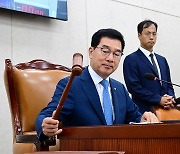 민주당 신정훈 의원 선거법 위반 검찰 송치…경선 '이중투표' 유도 혐의