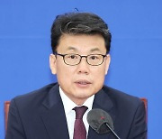 “금투세는 개미 위한 것… 억지 말라” 강경한 진성준