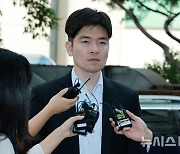 참고인 신분 조사 받기 위해 출석하는 김은식 세브란스병원 전공의 대표