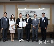 이승길 전 아주대 교수, 법원도서관에 도서 2000권 기증