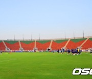 잔디상태 체크하며 러닝훈련하는 한국 축구대표팀 [사진]