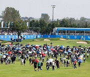 제40회 신한동해오픈, 2년 연속 2만명 이상 '구름 갤러리' 몰렸다…日 히라타 우승