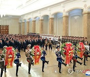 北고위간부, 9·9절 맞아 금수산궁전 참배…김정은 불참