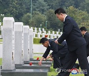 북한, 정권수립 76주년 맞아 대성산혁명열사릉에 헌화