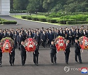 북한, 정권수립 76주년 맞아 대성산혁명열사릉에 헌화