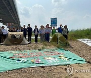 환경단체의 세종보 천막 농성에 동참하는 시민 텐트