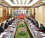 CHINA-BEIJING-XI JINPING-NORWEGIAN PM-MEETING (CN)