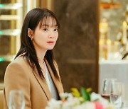 신민아♥김영대, 사내 부부 됐는데…전남친과 함께 오너 일가와 식사 ('손해보기싫어서')