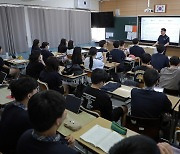 교사 급여, 초임 낮지만 15년차 이상은 OECD 평균보다 높다