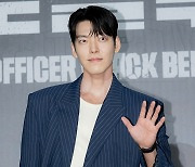 [포토] 김우빈, 손인사도 훈훈