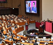 외교·국방장관 불참에 여야 공방…대정부질문 5시간 연기