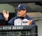 '쓰리피트 위반 아냐' 이승엽 두산 감독, 비디오판독 결과에 항의하다 퇴장