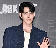 김우빈, 스타일리시한 표정 [포토엔HD]