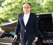 출근하는 이원석 검찰총장