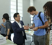 고려대, 외국인 친화적 '국제화 캠퍼스' 선포