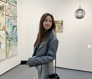 소유진, C사 백 메고 아트 페어 나들이 "마음에 쏙 드는 작품 만나 즐거워"