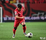 '홍명보 선택 적중' 황희찬, 홍명보호 1호골 폭발...오만에 1-0 리드 (전반 진행 중)