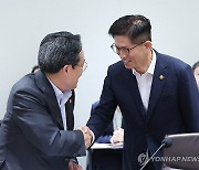 김문수 고용노동부 장관, 국무회의 참석