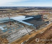 산업연구원 "전기차 수요, 기존 전망보다 낮아질 것"