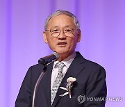 한중일 관광장관회의 환영 만찬회서 인사말하는 유인촌