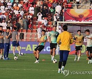 몸 푸는 축구대표팀 선수들