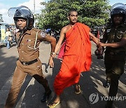 SRI LANKA PROTEST UNIVERSITY