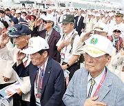 '참전용사들의 경례'