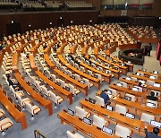 ‘금투세 시행’…여 “개미투자자까지 피해”, 야 “반대는 기득권자들 저항”