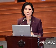 [포토]경제분야 대정부 질문  답변하는 오영주 중소벤처기업부 장관