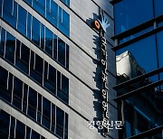 겨울엔 ‘입지마’ 여름엔 ‘벗지마’···인권위 “과도한 교복 지침은 자기 결정권 침해”