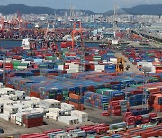 Korea’s exports surge 24.6% in early May, driven by strong chip demand