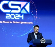 Yoon promotes Korea's global role at cybersecurity summit in Seoul