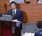 최상목 "상법개정, 소수주주도 이익 침해 안 돼…경영계 측 판단 아냐"