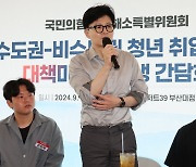 한동훈·조국 전면에…당 대표들 부산서 '대리전'