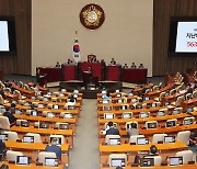 대정부질문 사흘째…'금투세 · 25만 원법' 논의 주목