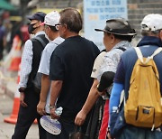 은퇴해도 일하고 소비 줄이는 한국 사회···“부동산 연금화 촉진해야”