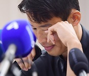 [ST포토] 눈물 훔치는 손준호