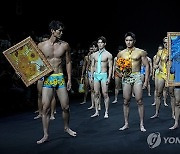 APTOPIX China Fashion Week