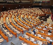 대정부 질문 사흘째...'의원들은 어디에'