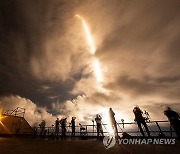 스페이스X "인류 역사 최초로 '민간인 우주유영' 활동 시작"