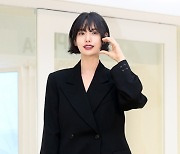 [ET포토] 나나, '시크한 하트'