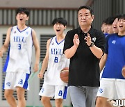 ‘PO에 한 발짝 더’ 한양대 정재훈 감독 “수비 집중력이 승리 요인”