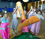 울산 현대외국인학교 학생들, 추석 맞이 강강술래·투호 체험