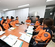 수지119안전센터 구급대원 격려하는 허석곤 소방청장