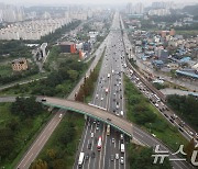 주말 체감 35도 불볕더위…곳곳 빗줄기 속 '폭염 귀성'(종합)