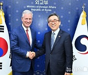 트럼프 안보참모 "한국, 가장 적극적으로 안보 부담 나눠"