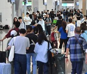 추석 연휴 맞아 붐비는 인천국제공항