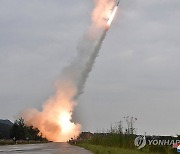 김정은, 신형 600mm 방사포차 성능검증 시험사격 참관