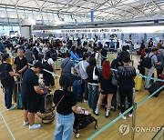 북적이는 인천공항 출국장