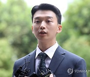 질문에 답하는 김태근 가톨릭중앙의료원 전공의 대표